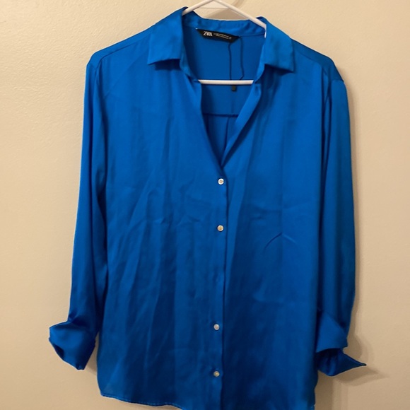 Zara.  satin shirts size extra, small blue button - Picture 2 of 11
